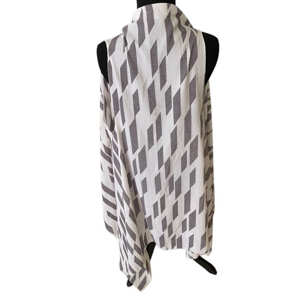 Cool Graphic Black and white shawl vest by Janice OS - Picture 7 of 7
